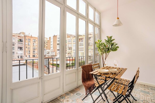 Dining - Beautiful 4bd 4ba apartment in Eixample District (Barcelona)