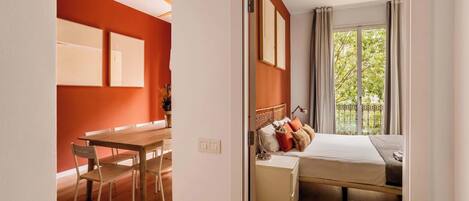 4 bedrooms, desk, iron/ironing board, WiFi