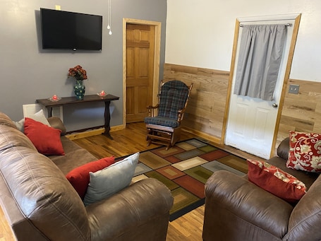 Smart TV. Cozy little cottage right in the friendly town of Damascus.