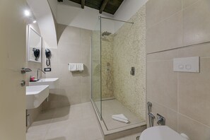 Chambre Quadruple Standard | Salle de bain