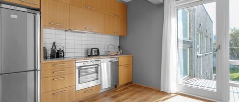 Fridge, microwave, dishwasher, coffee/tea maker