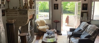 RELAIS DE CHASSE AU MILIEU D UN AIRIAL