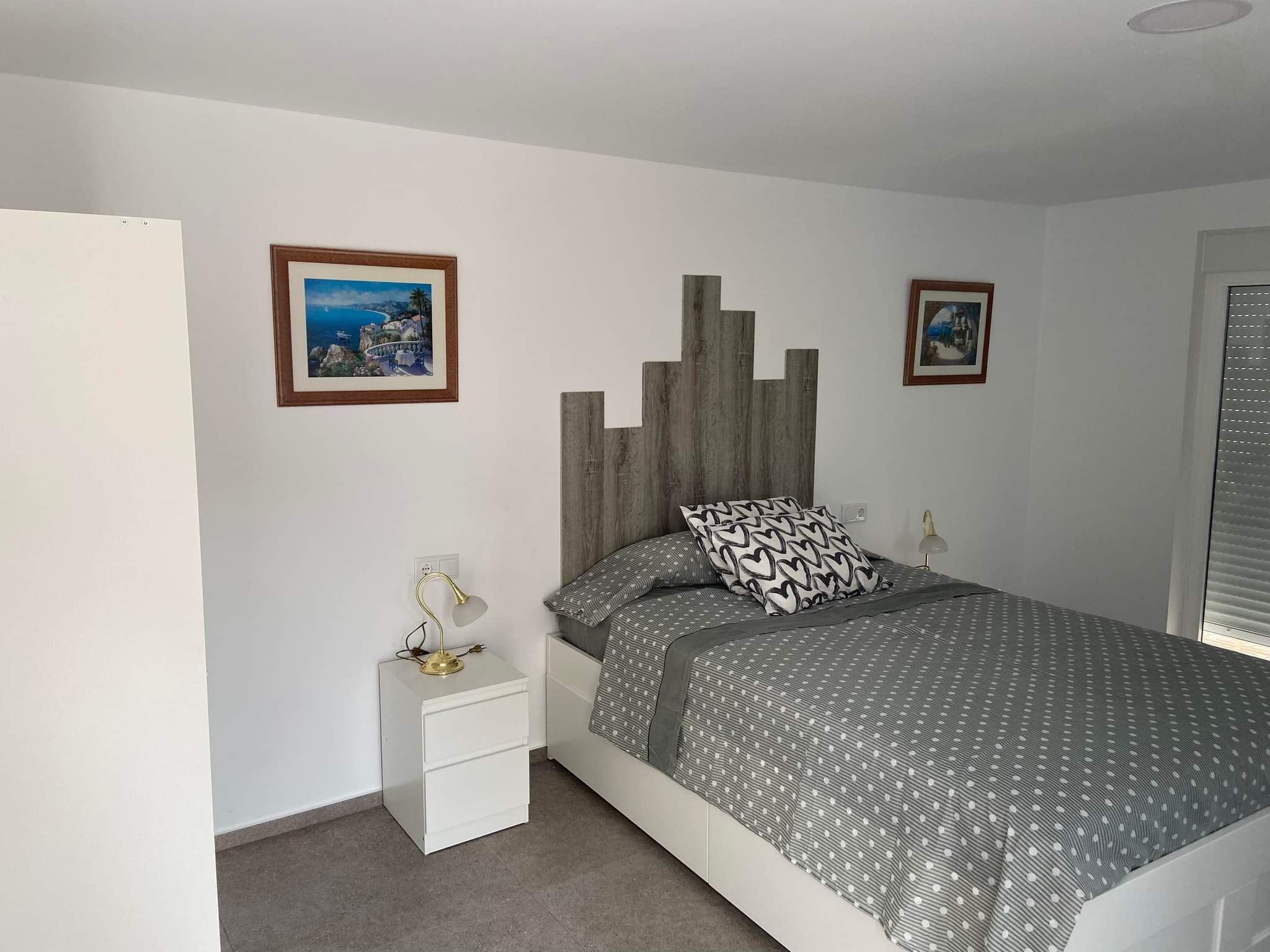3 slaapkamers, een strijkplank/strijkijzer, wifi, beddengoed
