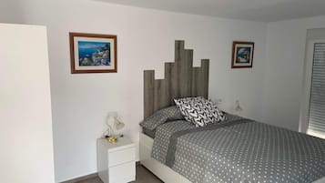 3 slaapkamers, een strijkplank/strijkijzer, wifi, beddengoed