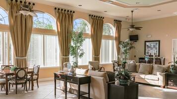 Condo, Multiple Beds, Hot Tub | Living area | 40-inch TV with cable channels