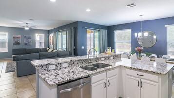 Condo, Multiple Beds, Hot Tub | Private kitchen | Fridge, microwave, oven, stovetop