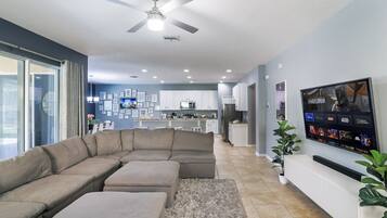 Condo, Multiple Beds, Hot Tub | Living room | 40-inch TV with cable channels