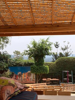 Outdoor dining - Private, 1-Bed Apt Above Café w/ Fab Terrace Views (Kigali)