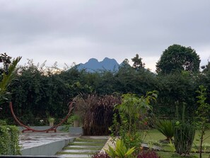 المنطقة المحيطة بالمنشأة