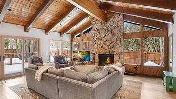 House, Multiple Beds, Hot Tub | Living room | 40-inch TV with digital channels, fireplace