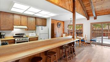 House, Multiple Beds, Hot Tub | Private kitchen | Fridge, microwave, oven, stovetop