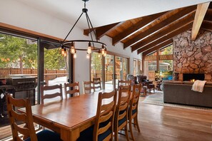 Casa, varias camas, hidromasaje | Cocina privada | Refrigerador, microondas, horno y parrilla de estufa 