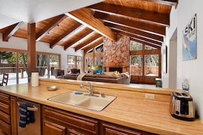 House, Multiple Beds, Hot Tub | Private kitchen | Fridge, microwave, oven, stovetop