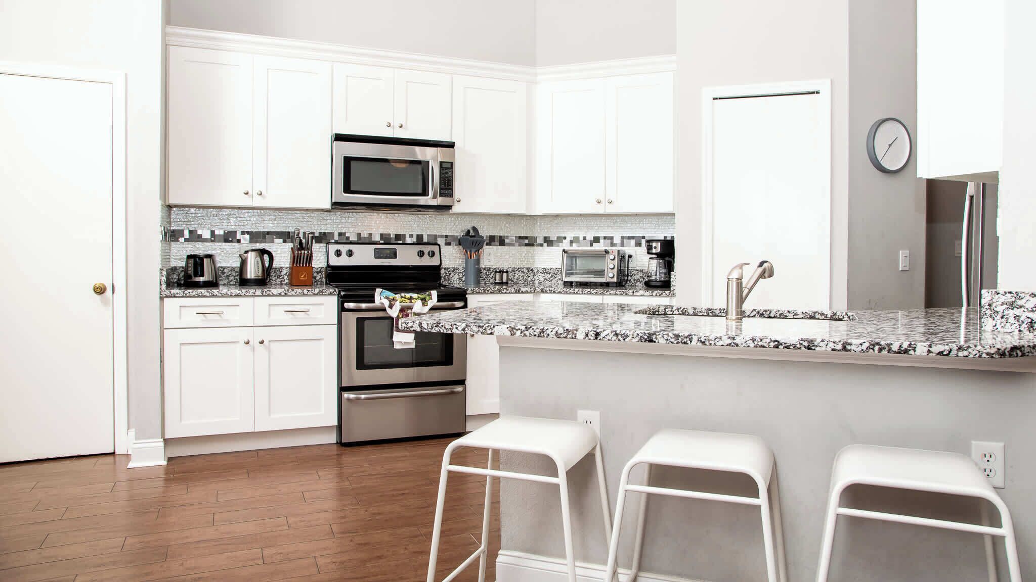 House, Multiple Beds, Pool Access, Pool View (Wonderland at White Crane Ct) | Private kitchen