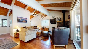 Appartamento, 2 letti queen, patio, vista montagna (Villa De Los Pinos) | Soggiorno