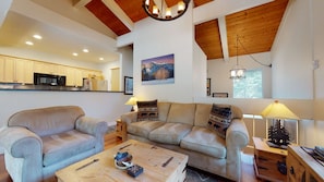 公寓式客房, 2 张大床, 露台, 山景 (Villa De Los Pinos) | 客厅