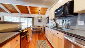 Appartamento, 2 letti queen, patio, vista montagna (Villa De Los Pinos) | Cucina privata | Macchina per tè/caffè