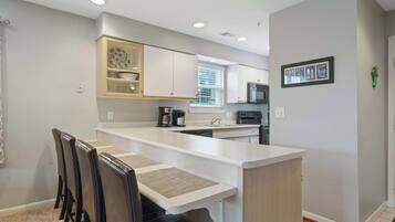 Condo, Multiple Beds, Kitchen, Garden View (Valley View Retreat) | Private kitchen