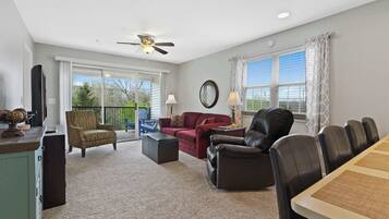 Condo, Multiple Beds, Kitchen, Garden View (Valley View Retreat) | Living area | 42-inch flat-screen TV with digital channels