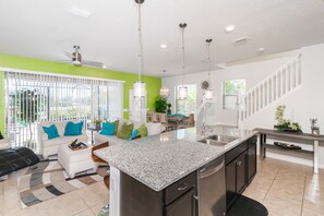 Casa geminada, várias camas, piscina particular | Cozinha privada | Geladeira, micro-ondas, fogão, cooktop