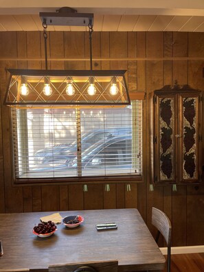 Dining - 3 bedroom dream home 🏡 Big Bear Lake CA / Running Springs/Lake Arrowhead. (Running Springs)