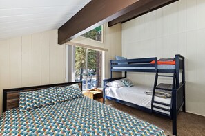 3 bedrooms, in-room safe, iron/ironing board, WiFi