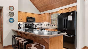 Cabin, Multiple Beds, Pool Access, Mountain View (The Lodge on the Creek) | Private kitchen