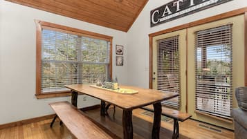 Cabin, Multiple Beds, Pool Access, Mountain View (The Lodge on the Creek) | Dining