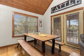Dining - The Lodge on the Creek Branson West Cabin w/ Beautiful Views (Branson West)