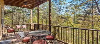 The Lodge on the Creek Branson West Cabin w/ Beautiful Views
