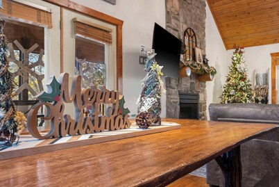 The Lodge on the Creek Branson West Cabin w/ Beautiful Views