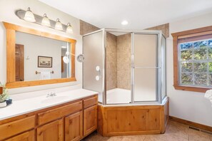 Cabin, Berbilang Katil, Balcony, Golf View (The Lodge on the Creek) | Bilik Mandi | Tab mandi berpancutan, pengering rambut, tuala disediakan