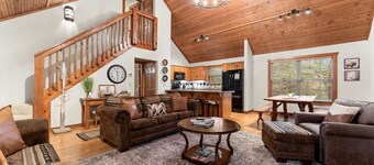 The Lodge on the Creek Branson West Cabin w/ Beautiful Views