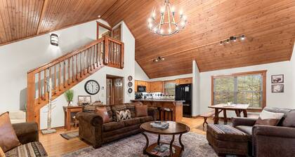 The Lodge on the Creek Branson West Cabin w/ Beautiful Views