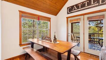 Cabin, Multiple Beds, Balcony, Golf View (The Lodge on the Creek) | Dining