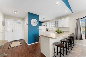 Private kitchen - Guest House at The Greens - Dolly Parton's Stampede (Branson)