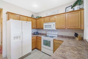 Townhouse, Beberapa Tempat Tidur, balkon, pemandangan lapangan golf (The Gathering Place ) | Dapur pribadi | Mesin pembuat kopi/teh