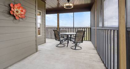 The Gathering Place - Minutes to 61-acre Theme Park