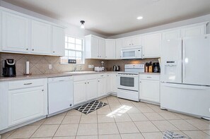 House, Multiple Beds, Kitchen | Private kitchen | Fridge, microwave, oven, stovetop - The Fairway (Rockwall)