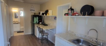 Sweet Retreat 1-Bedroom Apartment