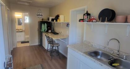 Sweet Retreat 1-Bedroom Apartment