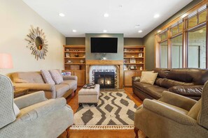 Condo, Multiple Beds, Balcony (Taneycomo Retreat) | Living area - Taneycomo Retreat - Lakefront Condo (Branson)