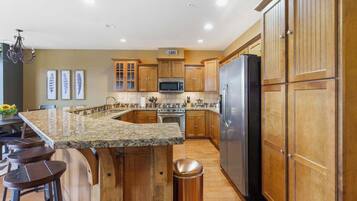 Appartement, meerdere bedden, balkon (Taneycomo Retreat) | Privékeuken | Een koffiezetapparaat/waterkoker