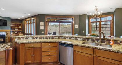 Taneycomo Retreat - Lakefront Condo