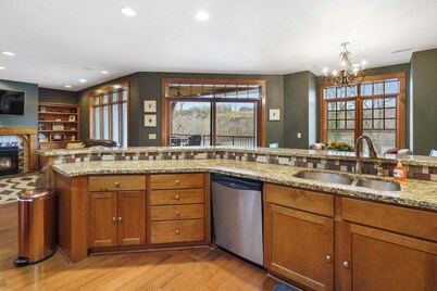 Taneycomo Retreat - Lakefront Condo