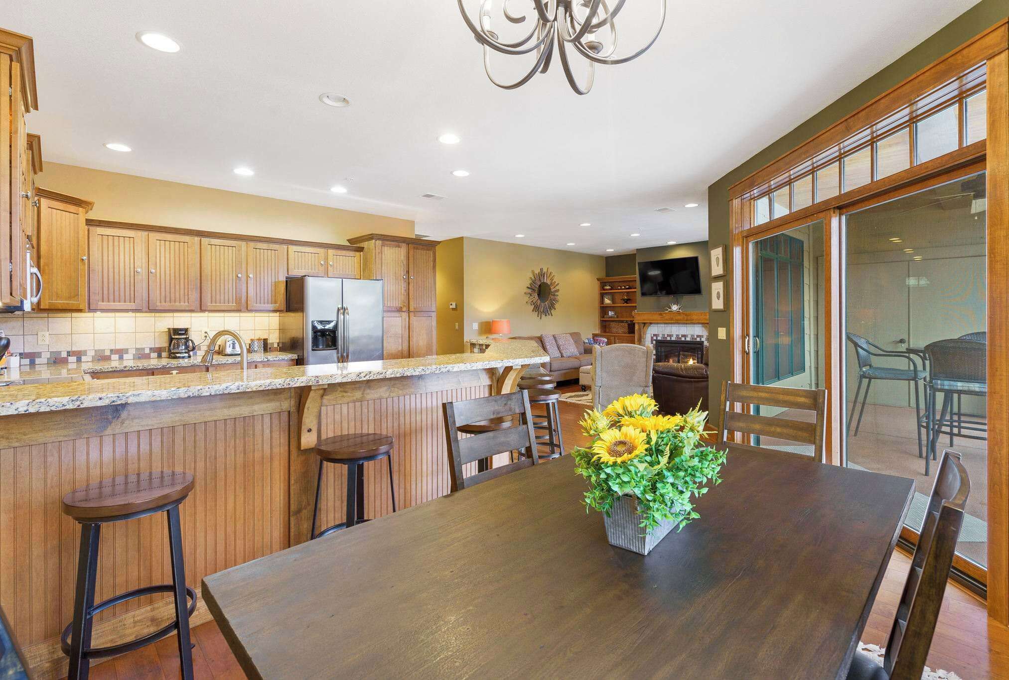 Condo, Multiple Beds, Balcony (Taneycomo Retreat) | Dining