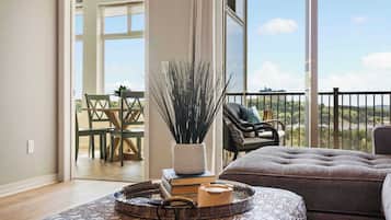 Condo, Multiple Beds, Balcony (Table Rock Overlook) | Living area | 42-inch flat-screen TV with digital channels