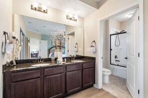 Condo, Multiple Beds, Balcony (Table Rock Overlook) | Bathroom | Jetted tub, hair dryer, towels