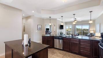 Condo, Multiple Beds, Balcony (Table Rock Overlook) | Interior