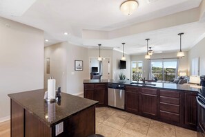 Condo, Multiple Beds, Balcony (Table Rock Overlook) | Interior